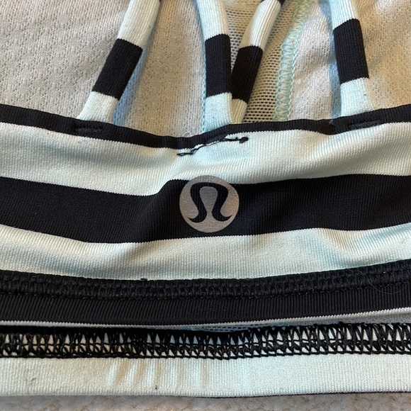 Lululemon Free To Be Bra in Sea Stripe Mint Moment Black Women’s Size 2 - Picture 4 of 8